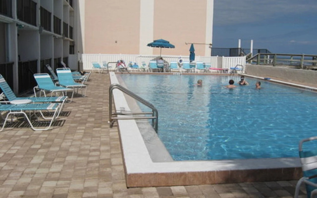 Beachers Lodge by Vtrips