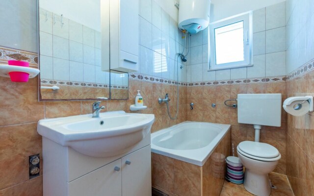 Awesome Home in Sevid With 5 Bedrooms