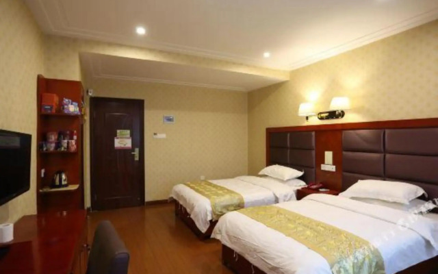 Zhenhua Business Hotel (South Bus Station Desiqin Square Branch)