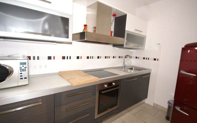 Spacious Apartment in Novi Vinodolski With Swimming Pool