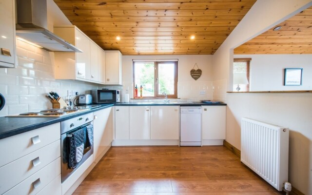 Skylark Lodge With Hot Tub Near Cupar, Fife