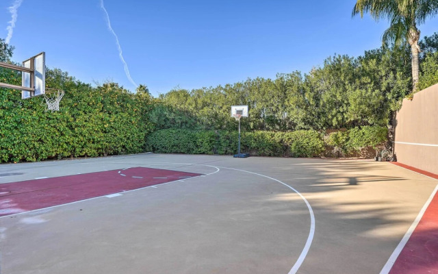 Paradise Valley Villa w/ Luxe Pool & Outdoor Games