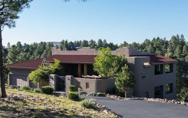 Sky Hawk Lodge - Four Bedroom Cabin