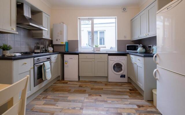Stylish Modern Apartment in the heart of Ryde