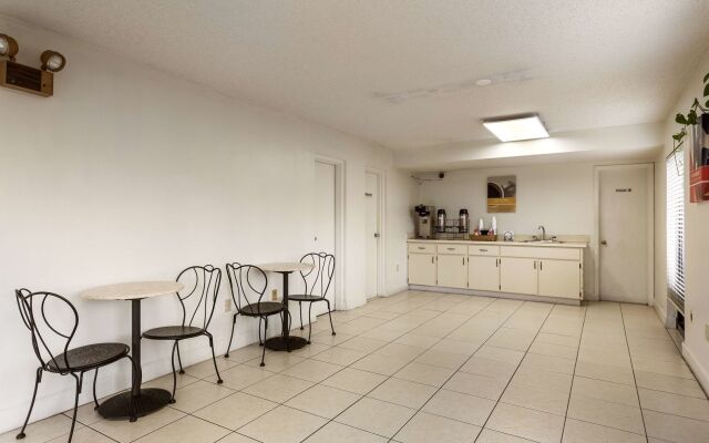 Motel 6 Macclenny, FL