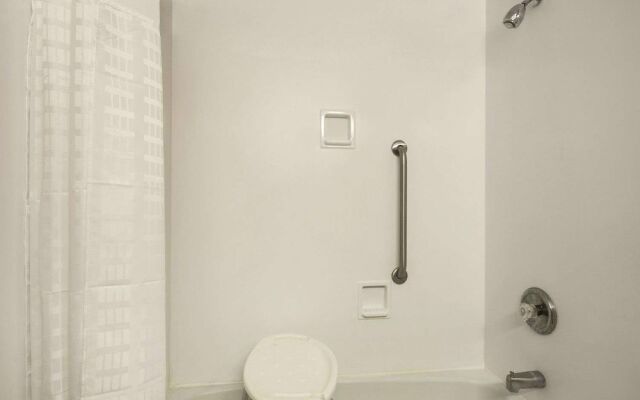 Baymont Inn and Suites Salem Roanoke Area