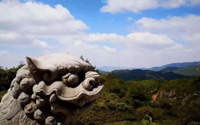 Fuxian Lake RuojianJijian House