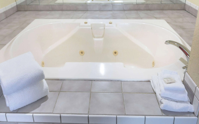 Super 8 by Wyndham Big Rapids