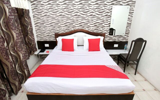 OYO 10376 Hotel Golden Inn