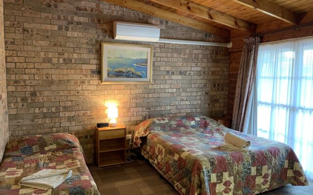 Lightning Ridge Outback Resort & Caravan Park