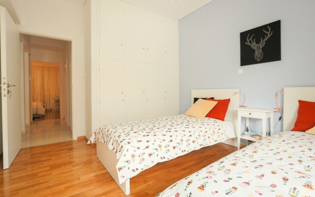 Cosy & Bright 2 Bedroom Apartment in Koukaki