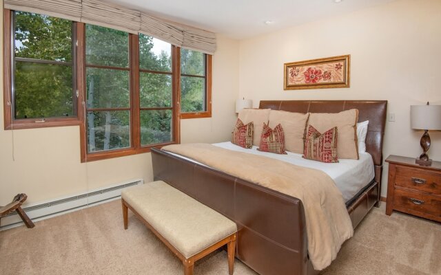 Highlands Slopeside Townhome #18 3 Bedroom Condo by RedAwning