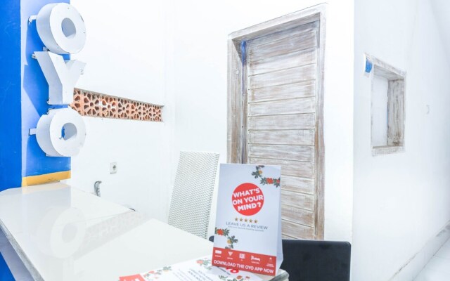White House by OYO Rooms