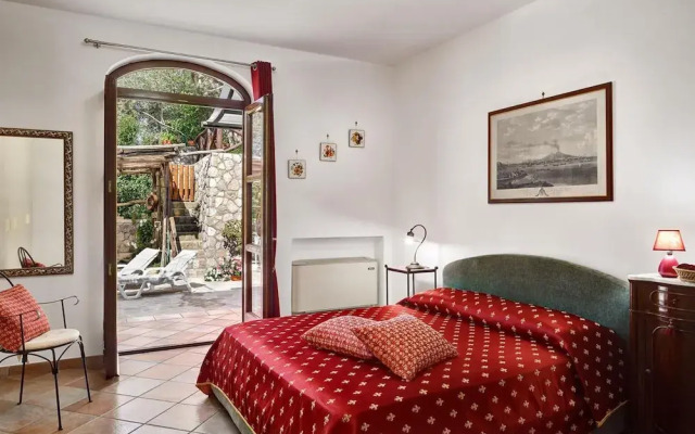 Tulipano - A Charming and Peaceful Hillside Villa With Lovely Views