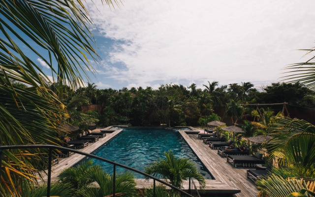 Radhoo Tulum