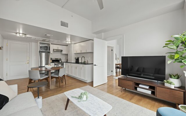 The Maverick, powered by Placemakr - River Walk