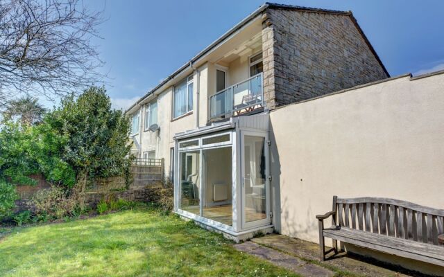 Modish Holiday Home in Swanage With Garden