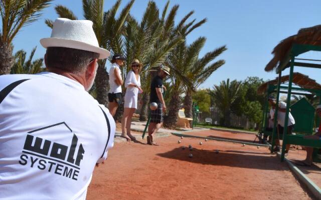 Royal Garden Palace (Families and Couples)