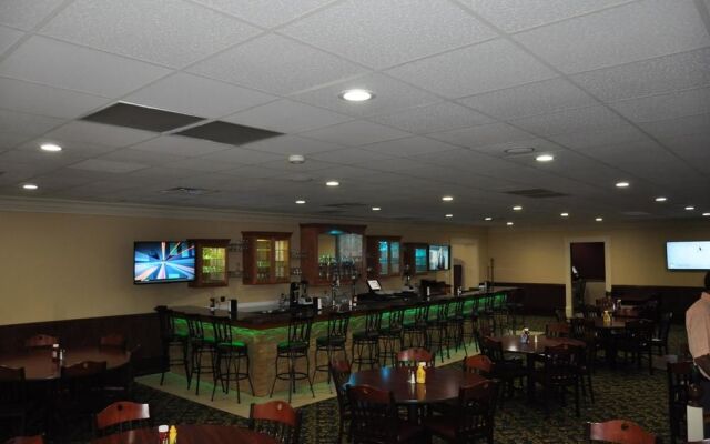 Sandusky Hotel Inn and Suites