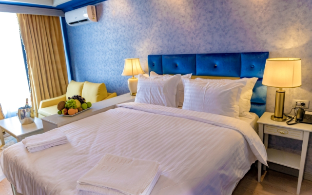 Phoenicia Blue View