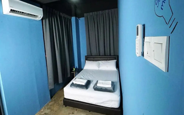 Spot on 89956 the Blue Malacca