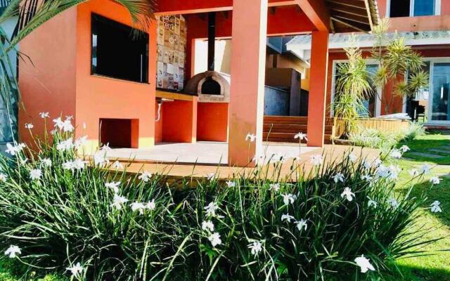 Casa com piscina e ar condicionado em Garopaba