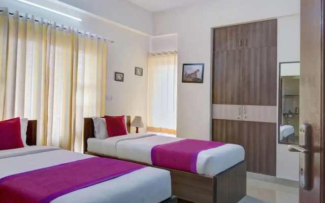 Capital O 11092 Shiv Enclave