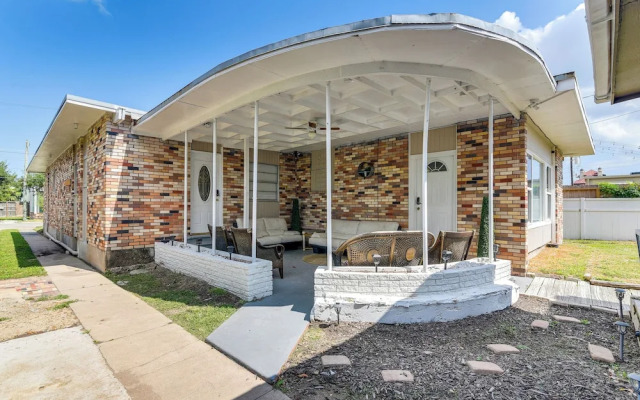 Walk to Beach: Galveston Vacation Rental!