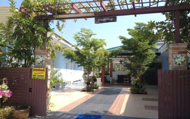 Baan Lom Talay
