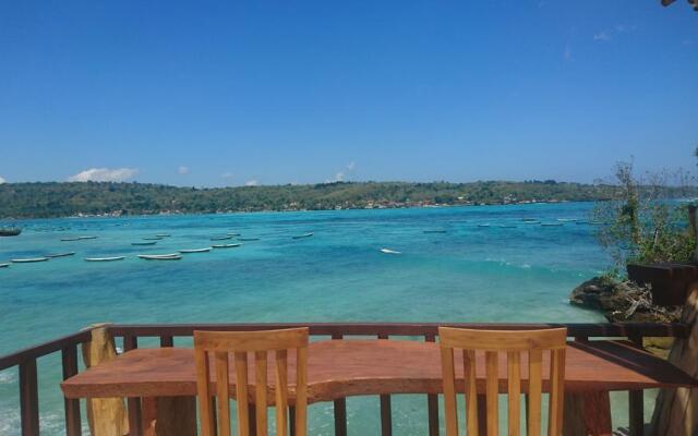 Dini DNusa Lembongan