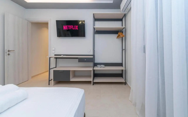 SithoniaRS Luxury Ground Floor Apartment With Private Garden
