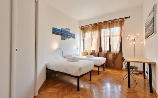 Vanchiglietta Colourful Apartment