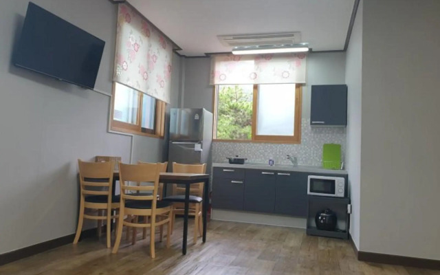 Gwangyang Sandalbaengi Pension