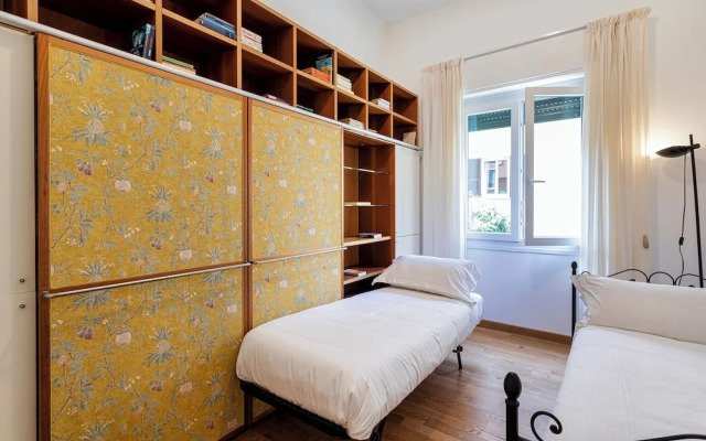 Light Apartment in Albaro