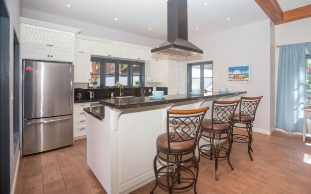 Casa Catarata 3 Bedroom Home by RedAwning