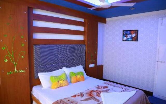 Sreekrishna Houseboat