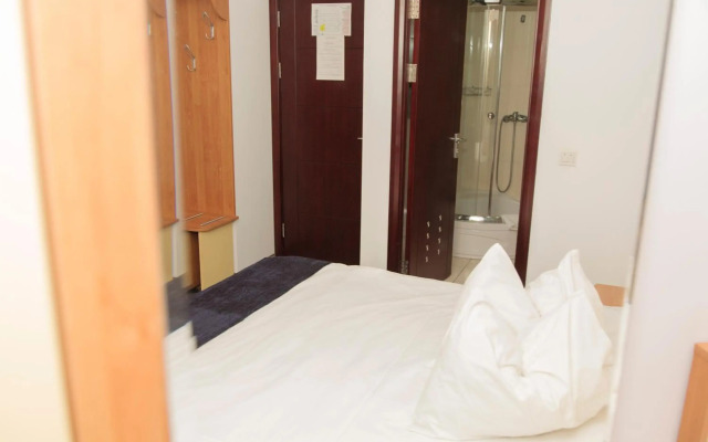Plus Hotel