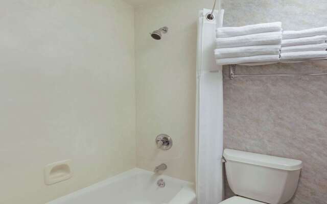 Travelodge by Wyndham Redding CA