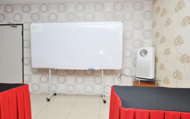 OYO 886 ADA Hotel & Apartment