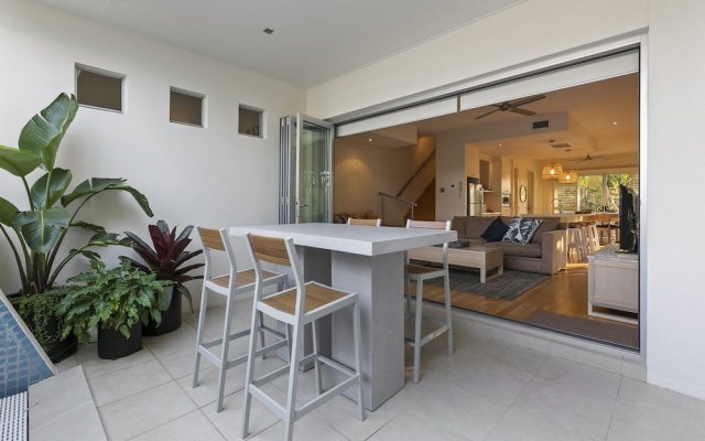 Sunshine Beach, Self Contained Unit, Beach Views - Unit 2 Elouera, 44 Elanda Street – Balcony – Sunshine Beach