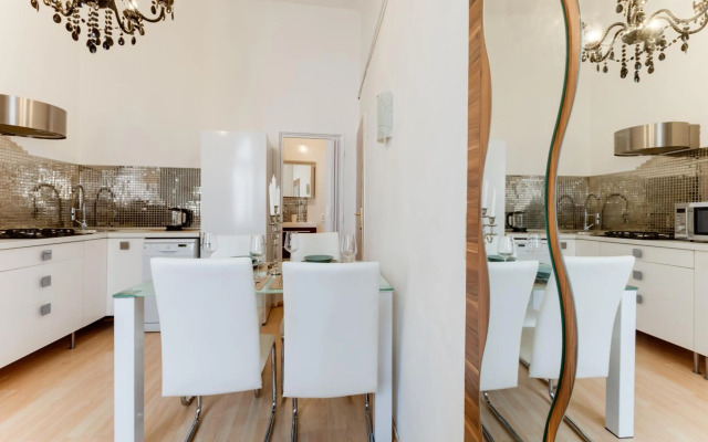 Old Town Royal Apartment With Giant Terrace