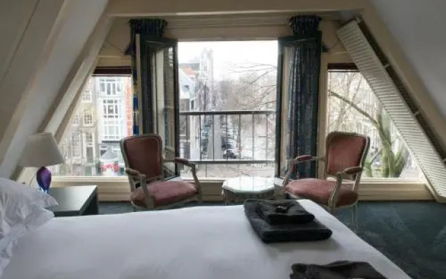 Double Floor Canal Estate