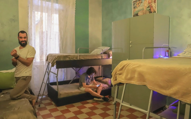 Român Holidays Hostel