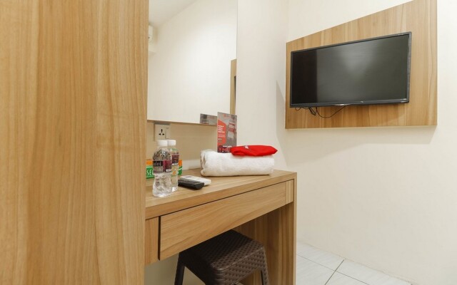 RedDoorz @ Nagoya Indah