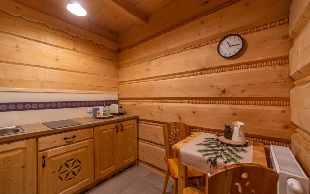 Apartamenty Willa Olsza - wood house & mountain view