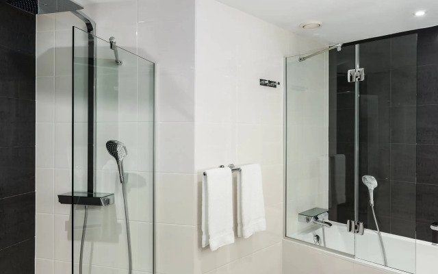 AC Porte Maillot Hotel