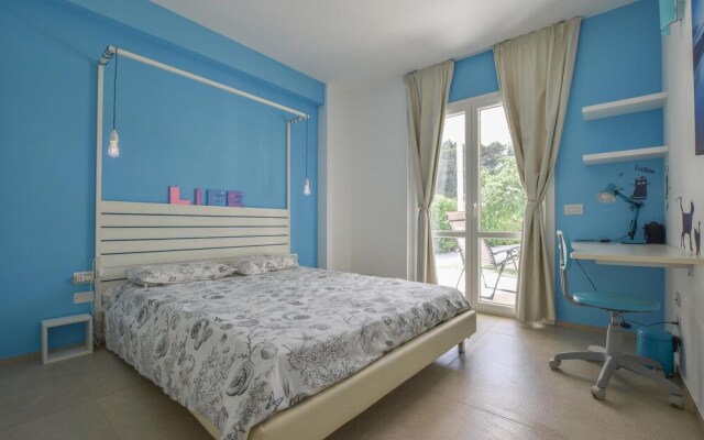 Beautiful Home in Alcamo With 4 Bedrooms, Jacuzzi and Wifi