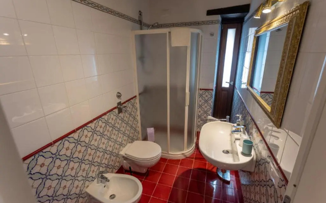 casa 160 mq 3 piani, ristrutturato e terrazza con vista