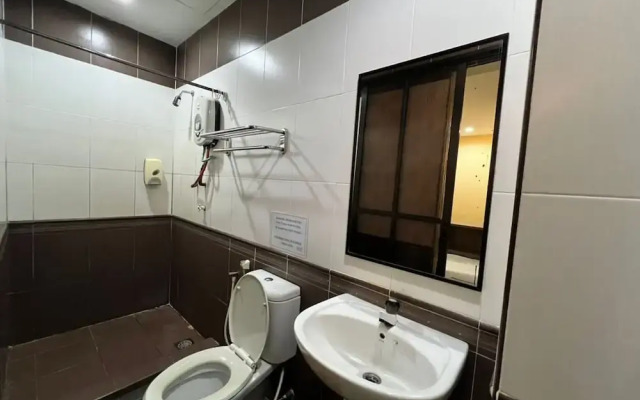 OYO 91040 Hotel Ezi Inn