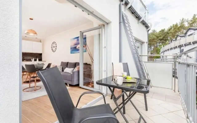 Apartment With Swimming Pool, Terrace, Pobierowo